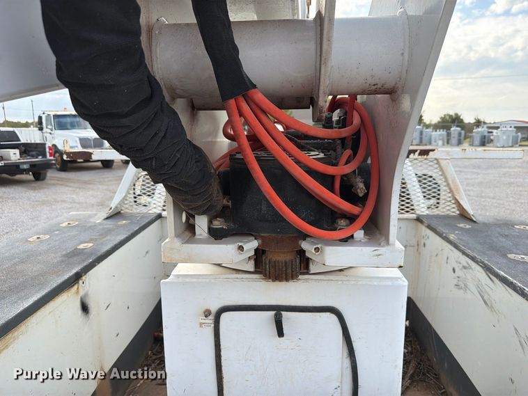 image for item EW7569 2017 Ford F550 Super Duty bucket truck