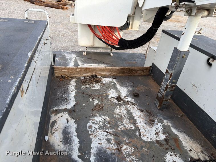 image for item EW7569 2017 Ford F550 Super Duty bucket truck