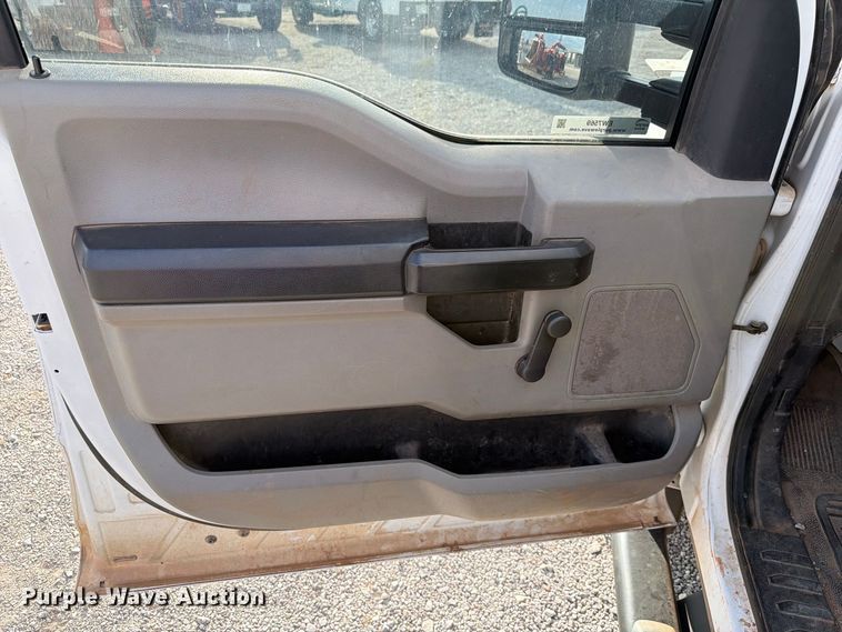 image for item EW7569 2017 Ford F550 Super Duty bucket truck