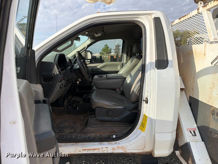 image for item EW7569 2017 Ford F550 Super Duty bucket truck