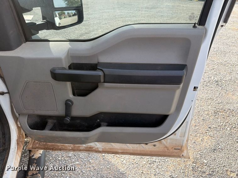 image for item EW7569 2017 Ford F550 Super Duty bucket truck