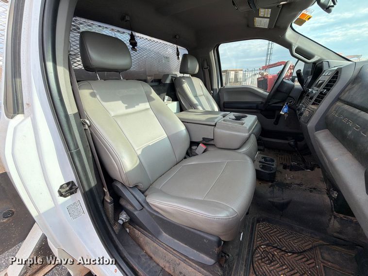 image for item EW7569 2017 Ford F550 Super Duty bucket truck