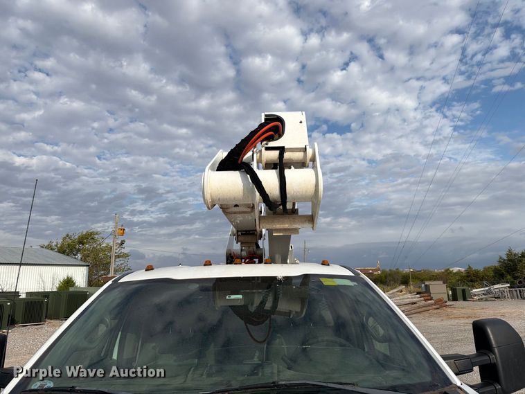 image for item EW7569 2017 Ford F550 Super Duty bucket truck