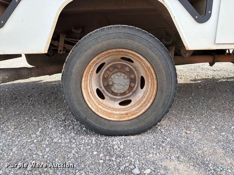 image for item EW7569 2017 Ford F550 Super Duty bucket truck