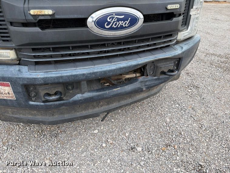 image for item EW7570 2017 Ford F550 Super Duty bucket truck