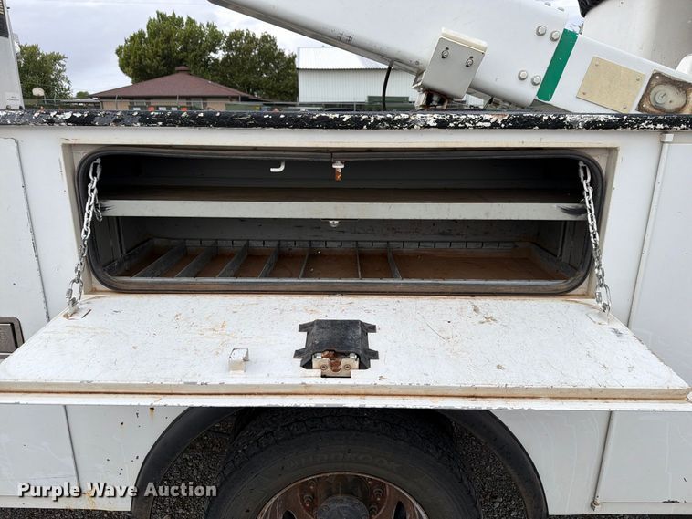 image for item EW7570 2017 Ford F550 Super Duty bucket truck