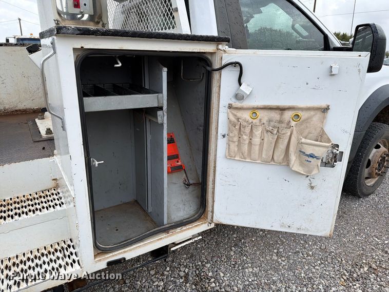 image for item EW7570 2017 Ford F550 Super Duty bucket truck