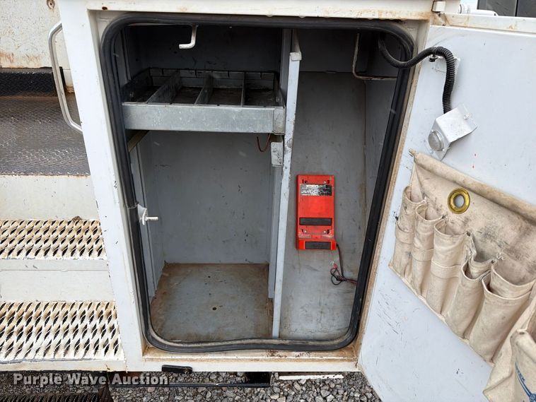 image for item EW7570 2017 Ford F550 Super Duty bucket truck