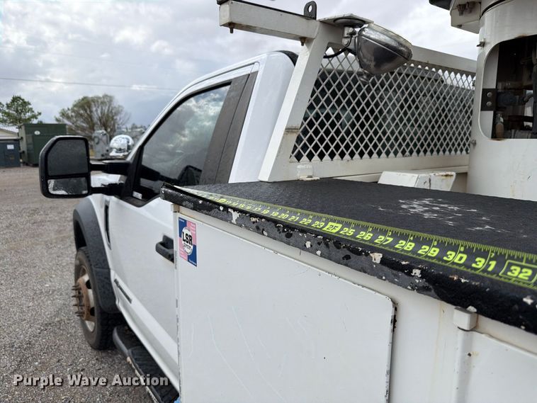 image for item EW7570 2017 Ford F550 Super Duty bucket truck