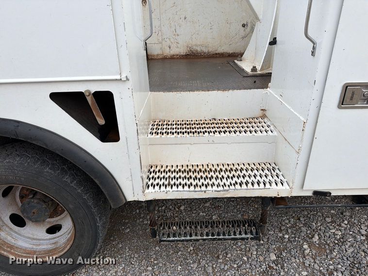 image for item EW7570 2017 Ford F550 Super Duty bucket truck