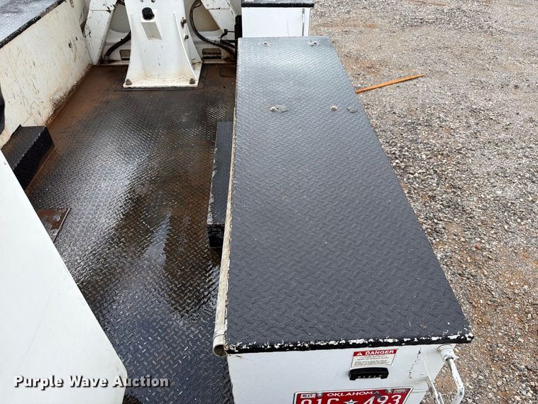 image for item EW7570 2017 Ford F550 Super Duty bucket truck