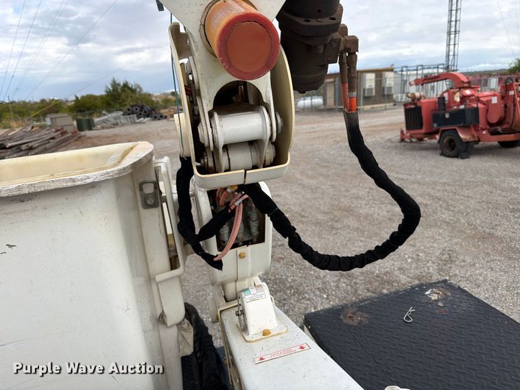 image for item EW7570 2017 Ford F550 Super Duty bucket truck
