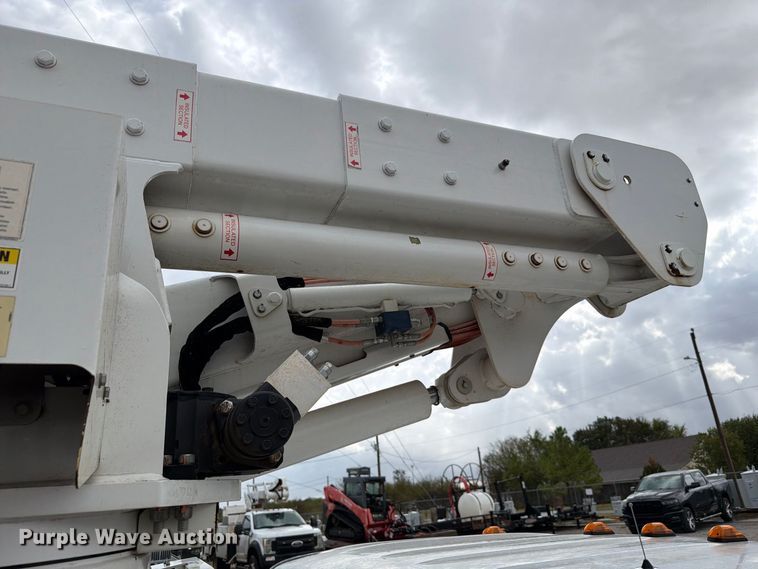 image for item EW7570 2017 Ford F550 Super Duty bucket truck