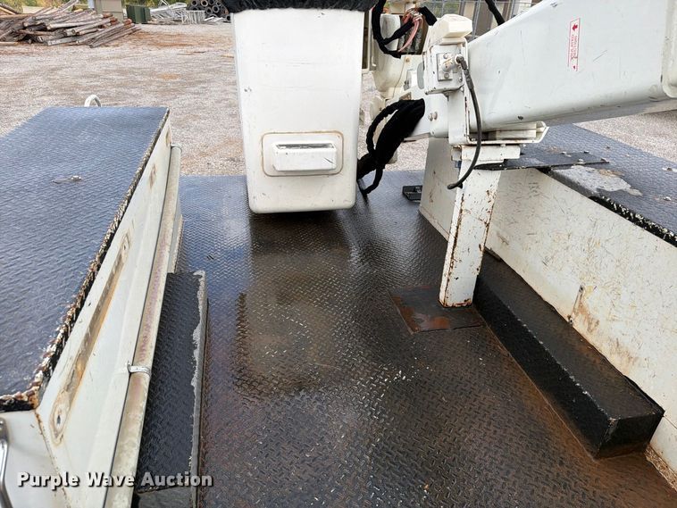 image for item EW7570 2017 Ford F550 Super Duty bucket truck