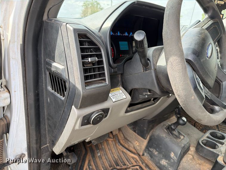 image for item EW7570 2017 Ford F550 Super Duty bucket truck