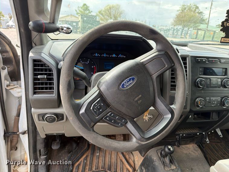 image for item EW7570 2017 Ford F550 Super Duty bucket truck