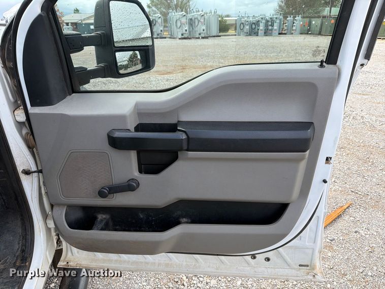 image for item EW7570 2017 Ford F550 Super Duty bucket truck