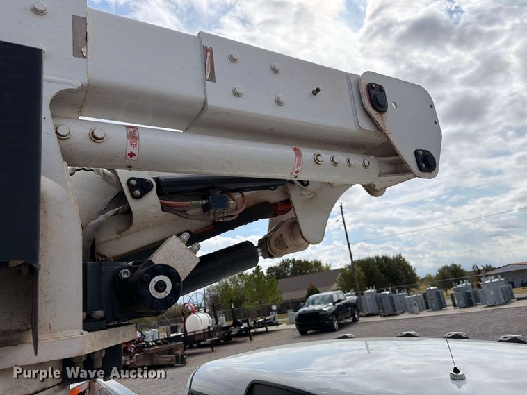 image for item EW7571 2019 RAM 5500 bucket truck