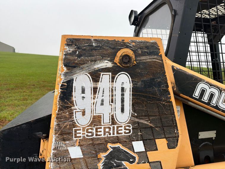 image for item EX1058 1988 Mustang 940 skid steer loader