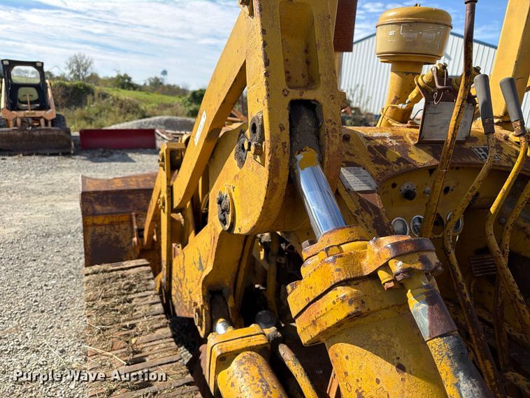 image for item EX1061 1964 Caterpillar 933F track loader