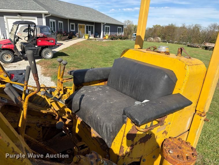 image for item EX1061 1964 Caterpillar 933F track loader