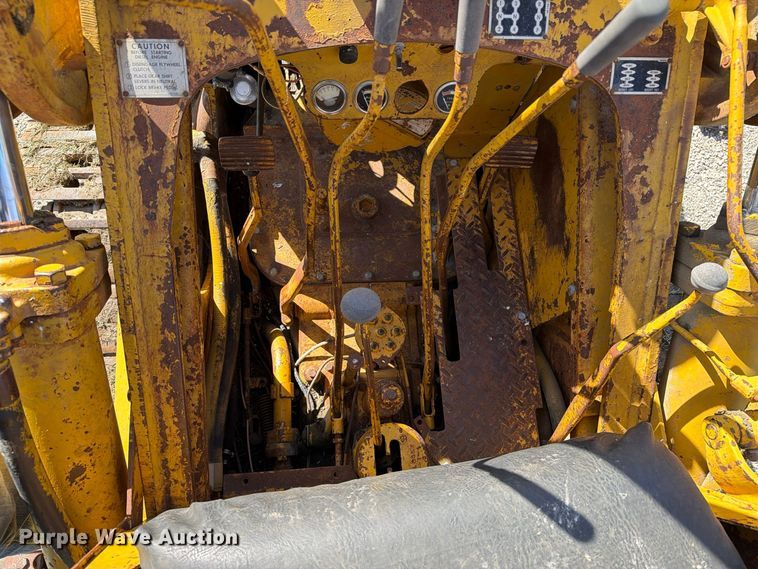 image for item EX1061 1964 Caterpillar 933F track loader
