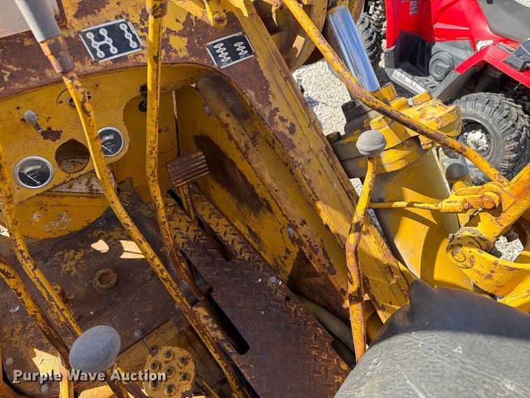image for item EX1061 1964 Caterpillar 933F track loader