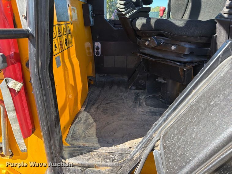 image for item EX1075 2019 JCB 1CXT HiFlow compact tracked backhoe