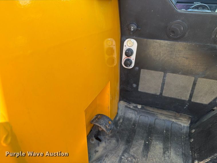 image for item EX1075 2019 JCB 1CXT HiFlow compact tracked backhoe
