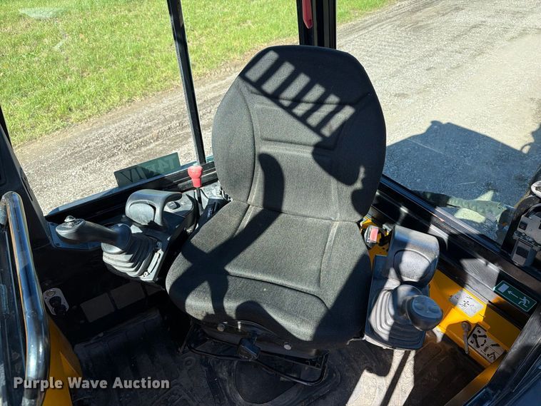 image for item EX1075 2019 JCB 1CXT HiFlow compact tracked backhoe
