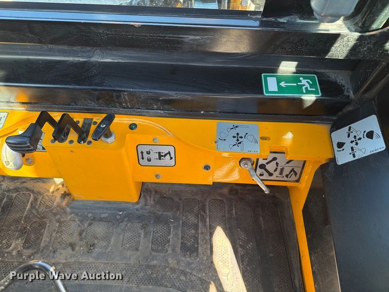 image for item EX1075 2019 JCB 1CXT HiFlow compact tracked backhoe