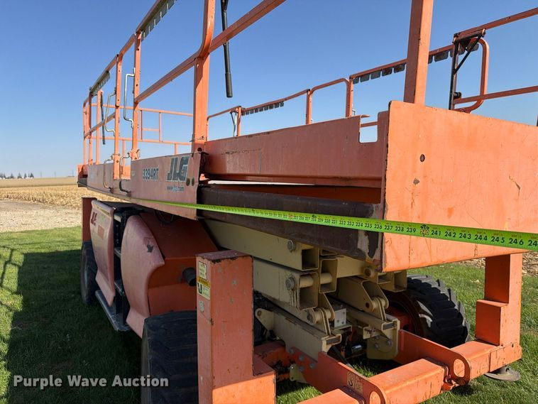 image for item EX1140 JLG 3394RT scissor lift
