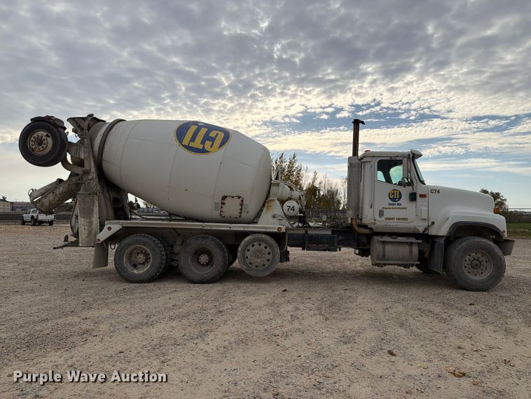 image for item EX1142 2005 International 5500i ready mix truck