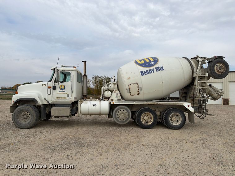 image for item EX1142 2005 International 5500i ready mix truck