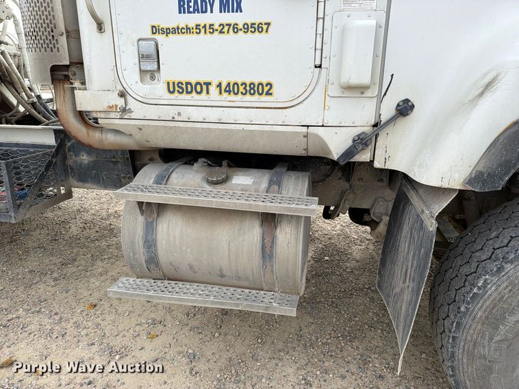 image for item EX1142 2005 International 5500i ready mix truck