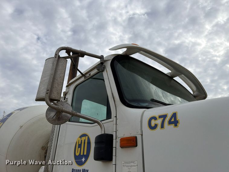 image for item EX1142 2005 International 5500i ready mix truck