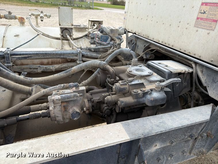 image for item EX1142 2005 International 5500i ready mix truck