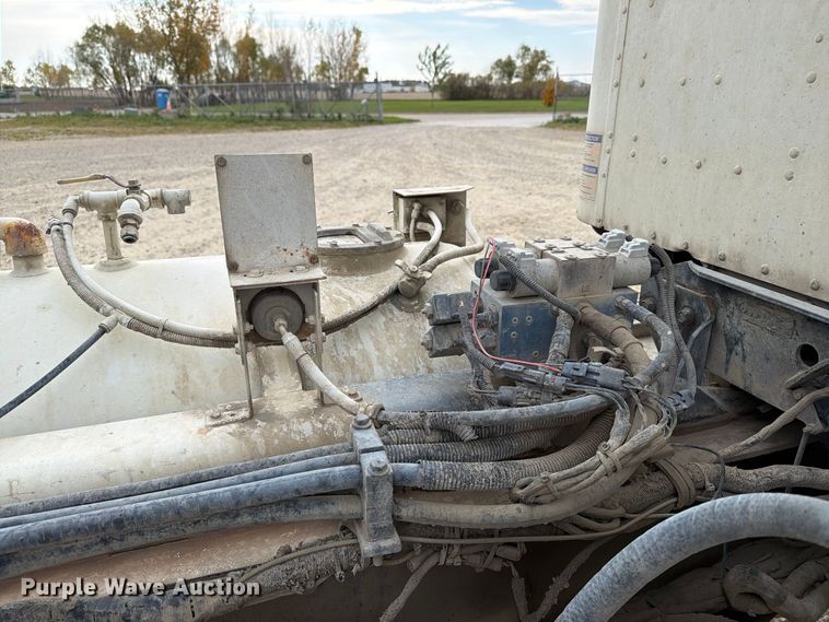 image for item EX1142 2005 International 5500i ready mix truck