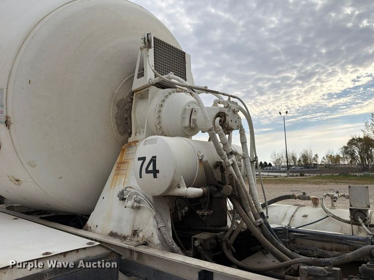 image for item EX1142 2005 International 5500i ready mix truck