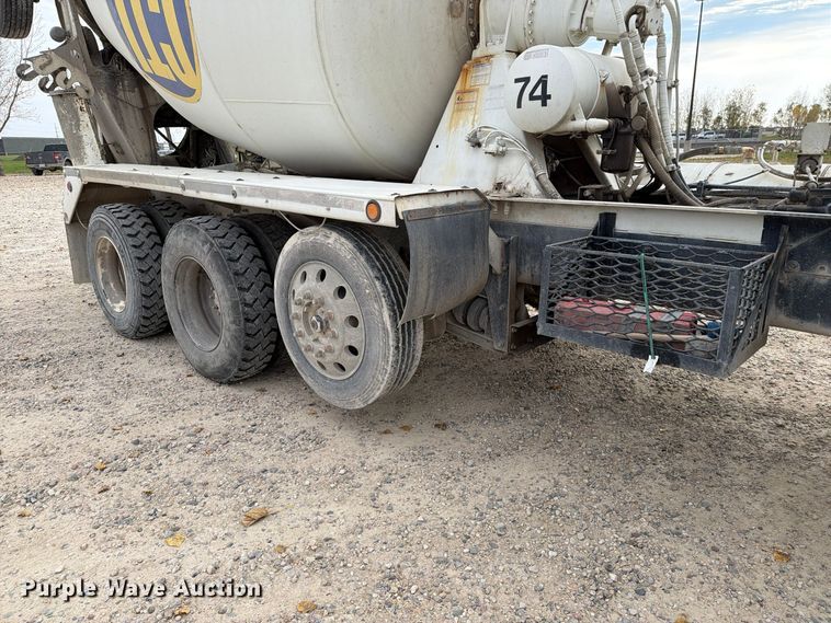 image for item EX1142 2005 International 5500i ready mix truck
