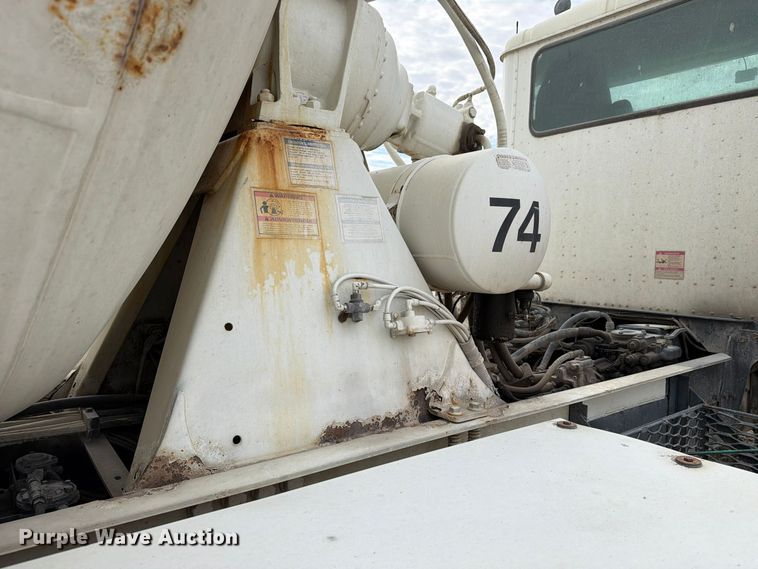 image for item EX1142 2005 International 5500i ready mix truck