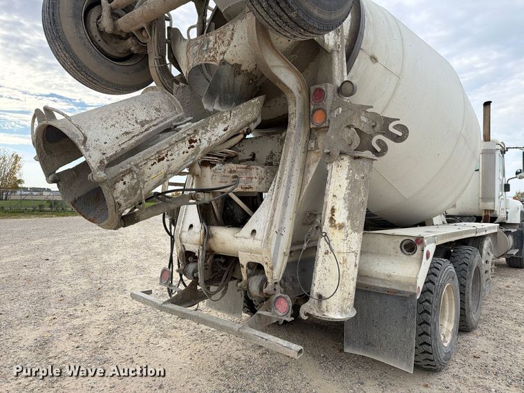 image for item EX1142 2005 International 5500i ready mix truck