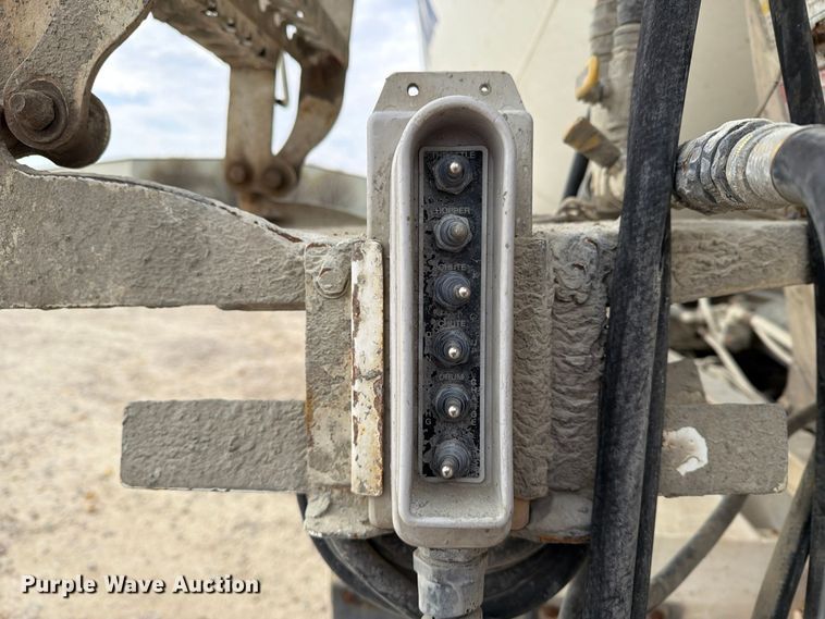 image for item EX1142 2005 International 5500i ready mix truck