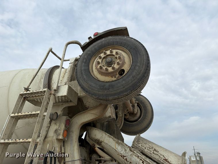 image for item EX1142 2005 International 5500i ready mix truck