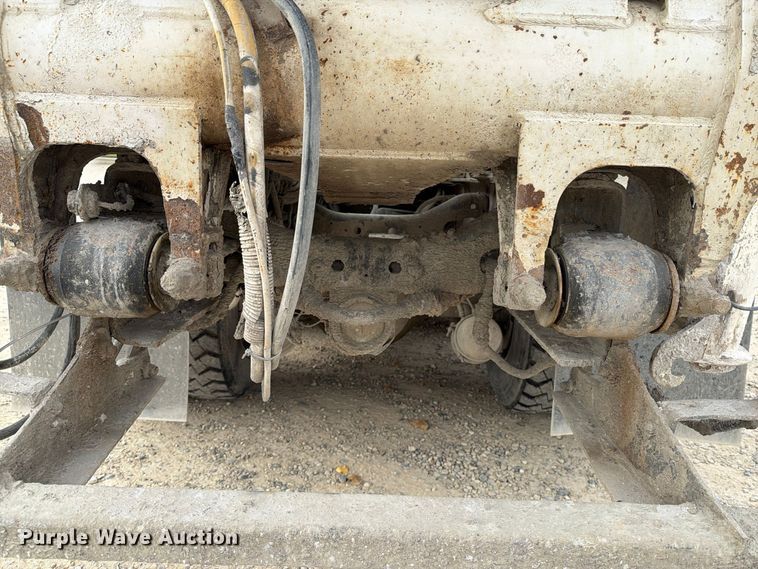 image for item EX1142 2005 International 5500i ready mix truck