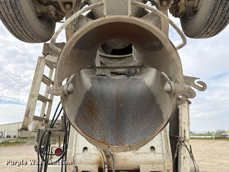 image for item EX1142 2005 International 5500i ready mix truck