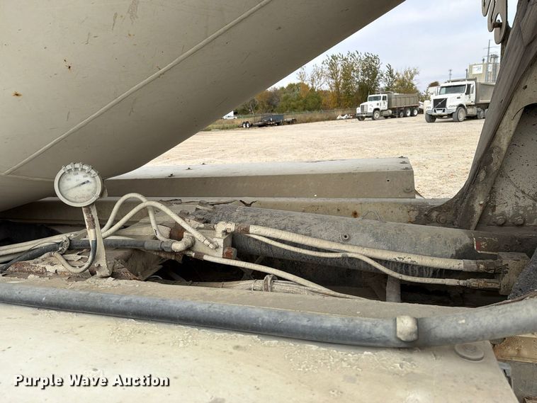 image for item EX1142 2005 International 5500i ready mix truck