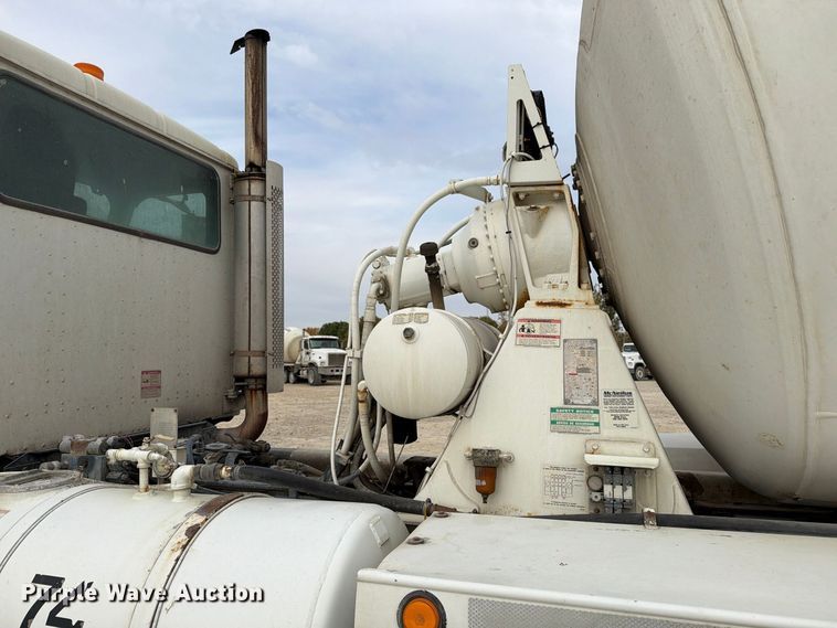image for item EX1142 2005 International 5500i ready mix truck