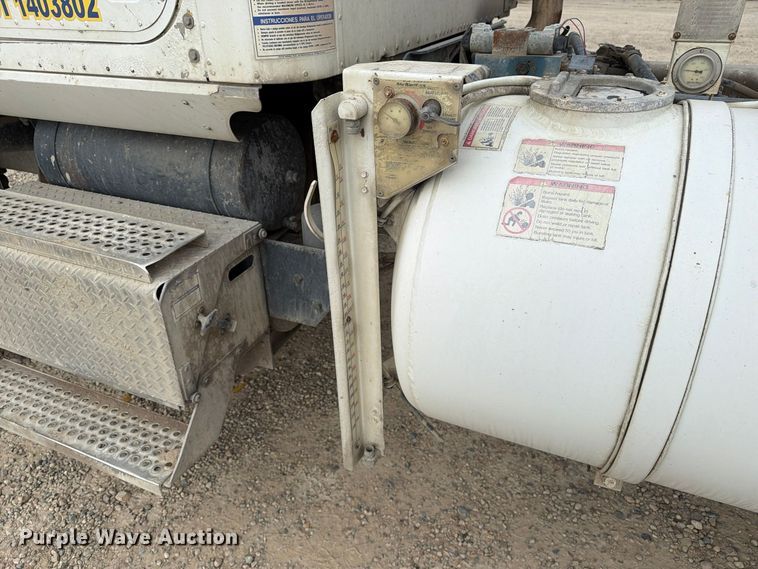 image for item EX1142 2005 International 5500i ready mix truck