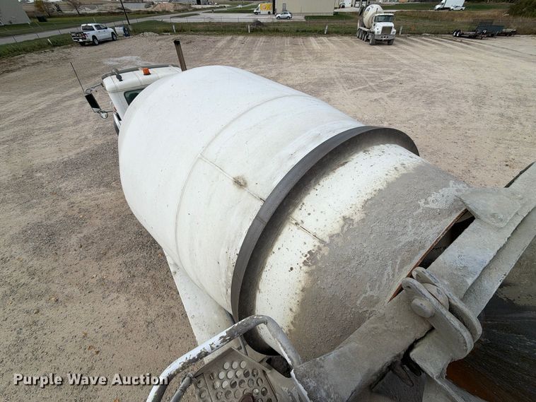 image for item EX1142 2005 International 5500i ready mix truck